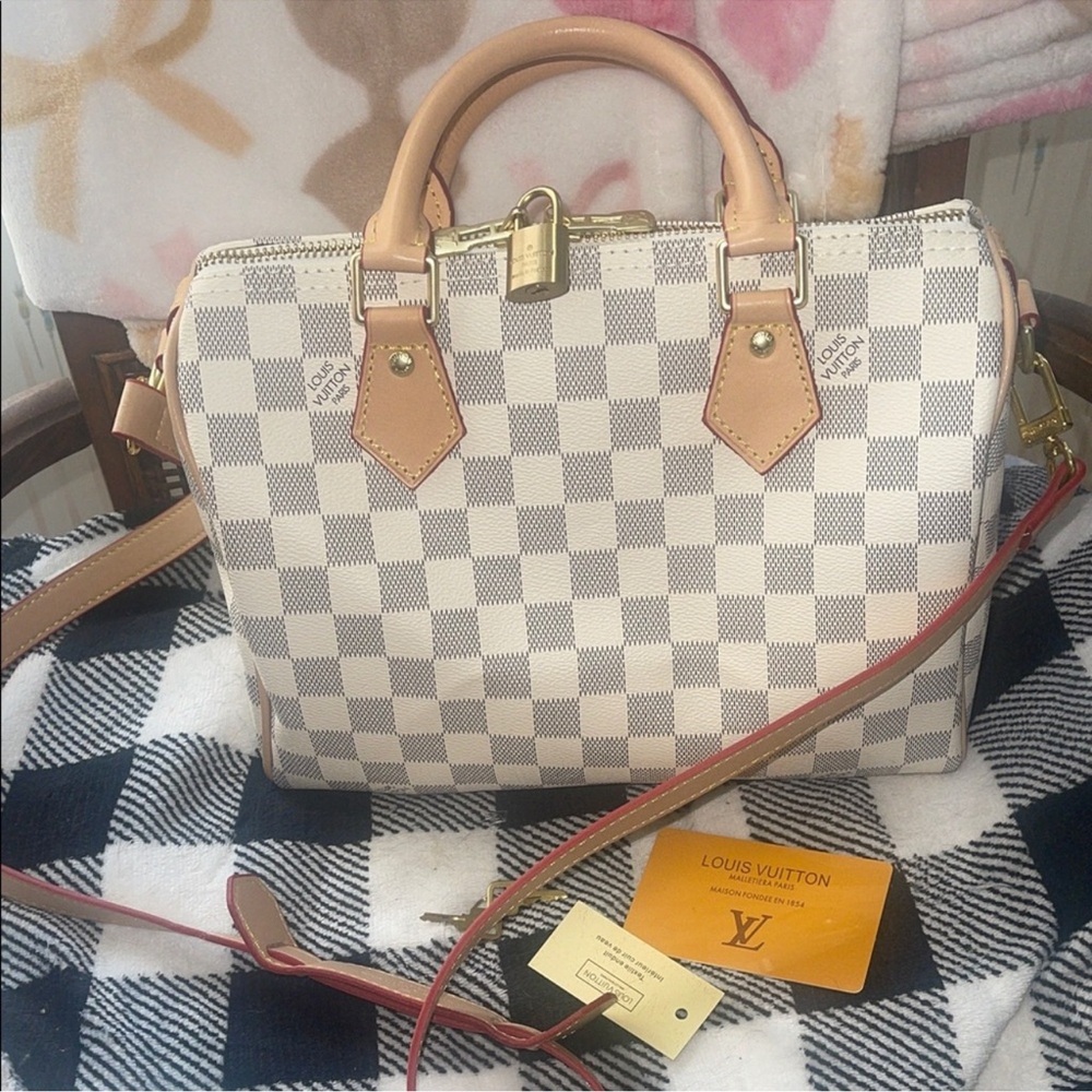 Small speedy 25 like new with sleeper bag